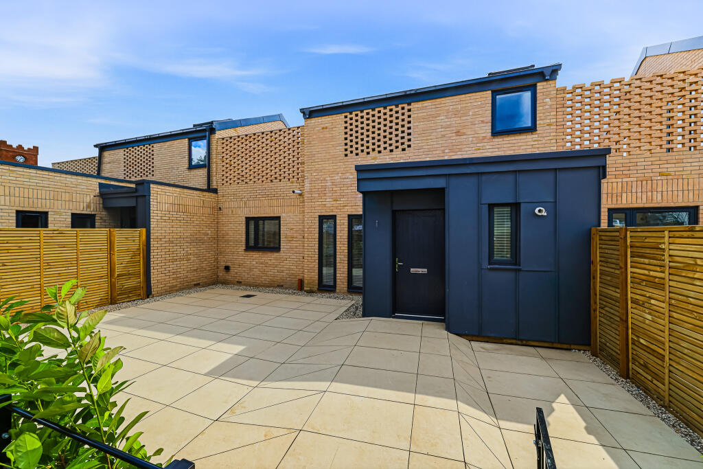 2-bed house on Market Garden Mews, Chadwell Heath, RM6, £500,000