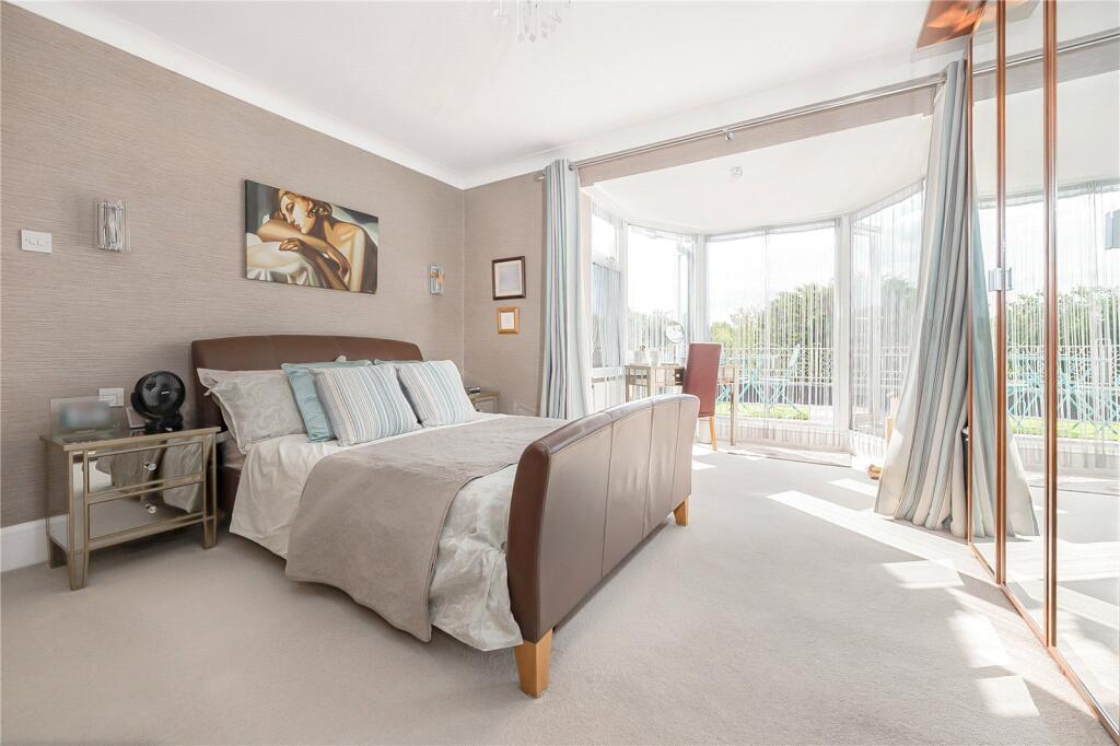 House in Twickenham - More