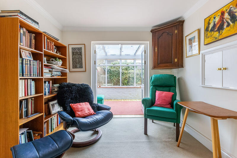 Ellis Way, High Wycombe photo 4