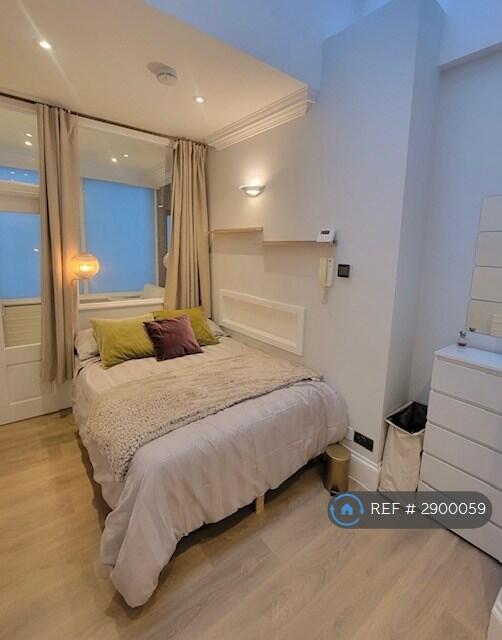 Main image of property: Hornsey Road, London, N19