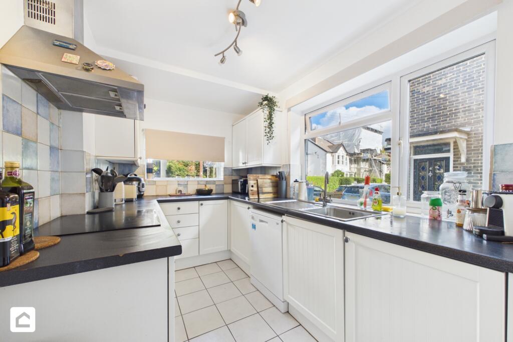 Apartment in Reigate, South Park - View 5