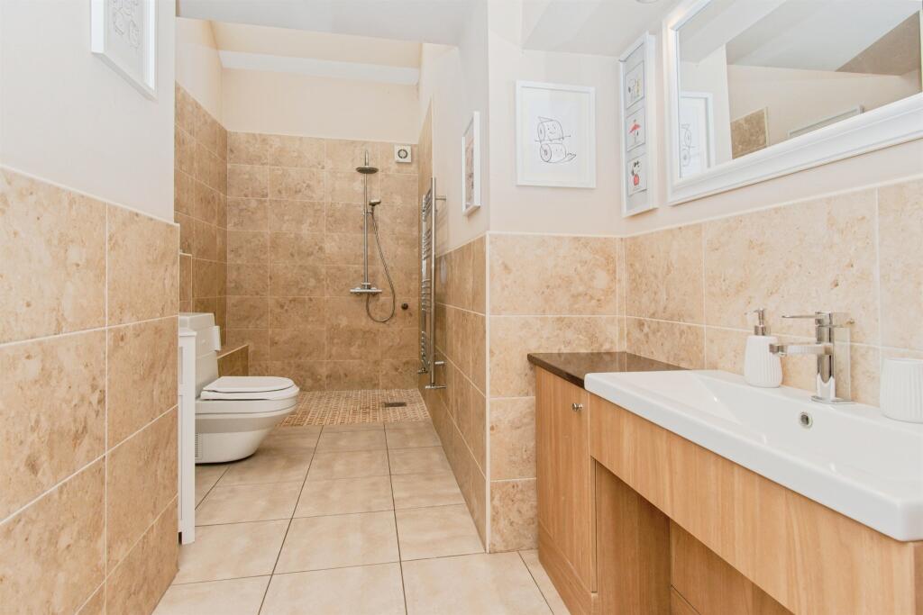 Apartment in Leeds, Kippax - More