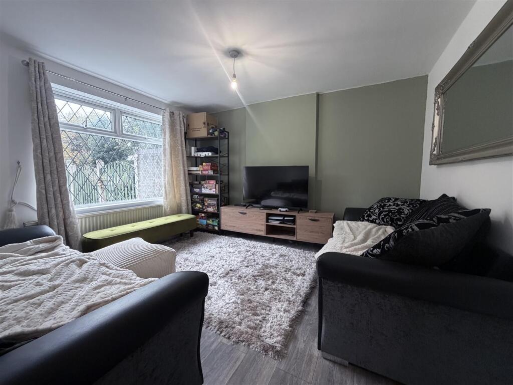 Bellmount Green, Bramley, LS13 photo 4