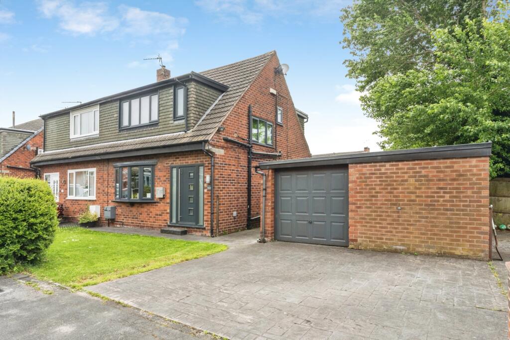 Main image of property: Glen Close, Rixton, Warrington, Cheshire, WA3