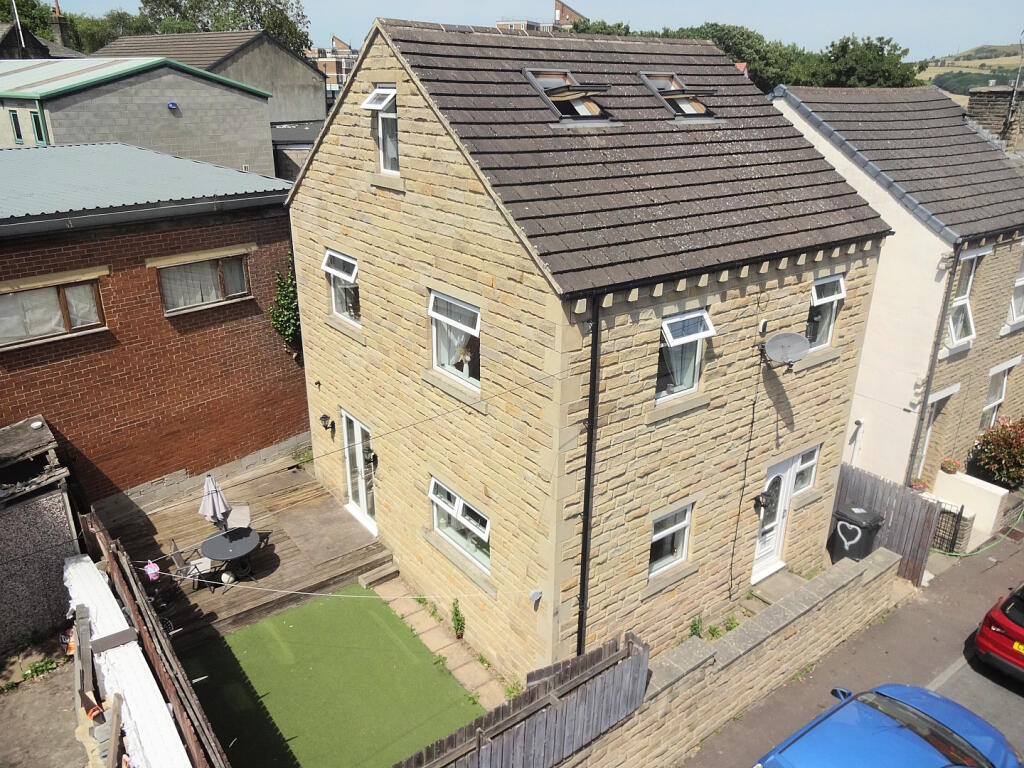 Main image of property: 32 Gordon Street, Elland, HX5 0AG