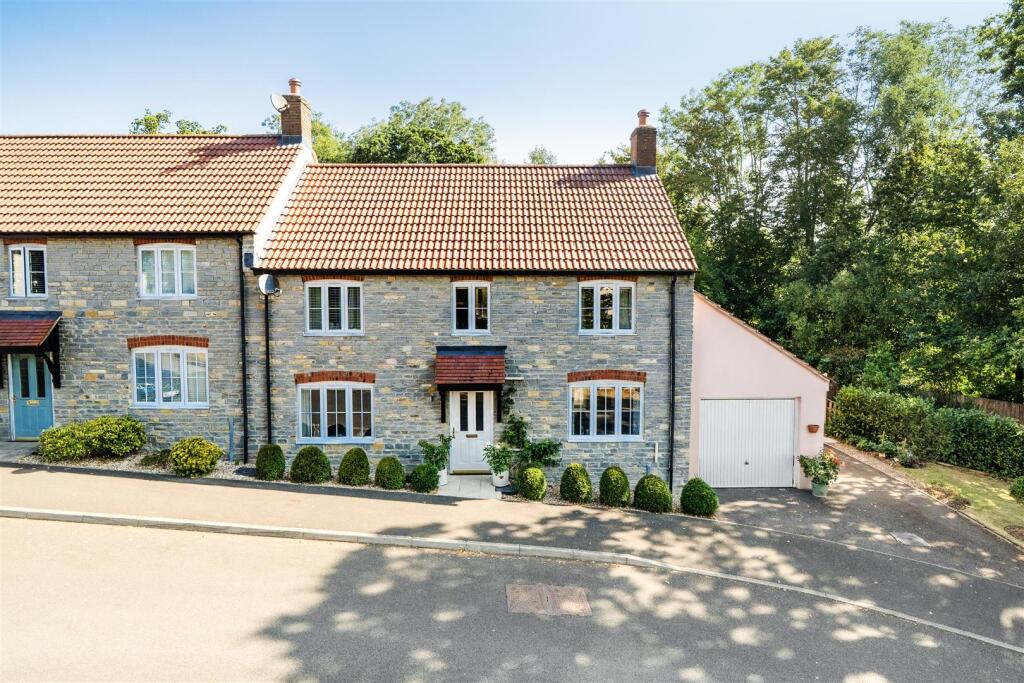Main image of property: Hillcrest Gardens, Exmouth