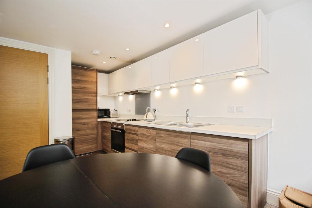 Apartment in Leeds - More