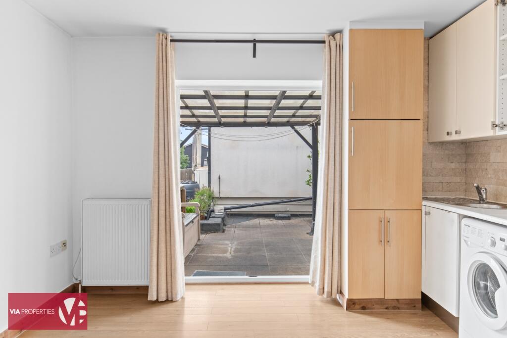 Apartment in Hoddesdon, High Leigh Garden Village - View 4