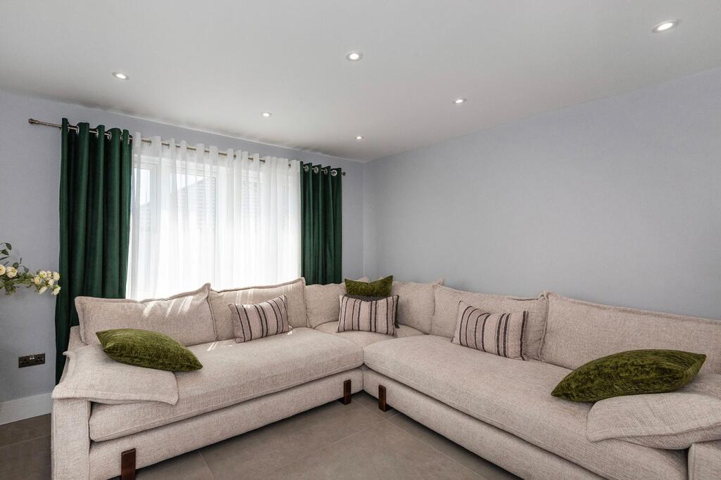 Brasted Close, Bexleyheath, DA6 photo 3