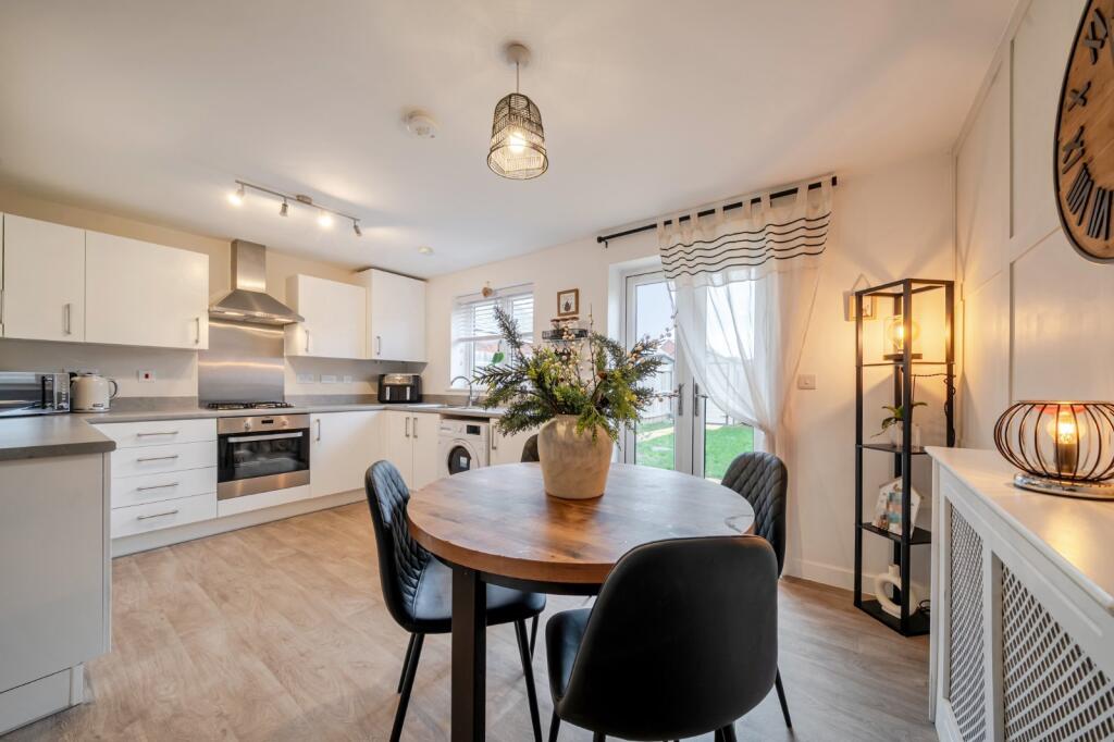House in Warwick, Montgomery Grange, Budbrooke - View 2