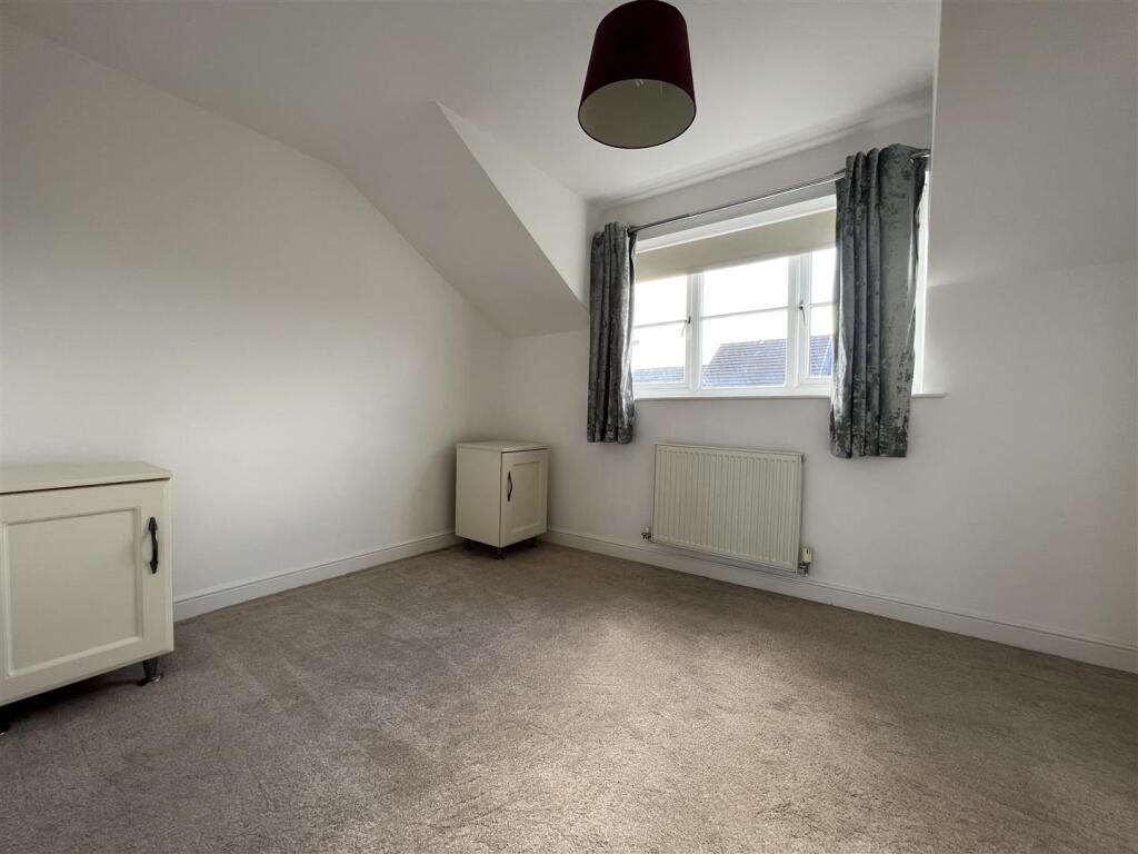 Apartment in Wakefield, Sitlington - View 5
