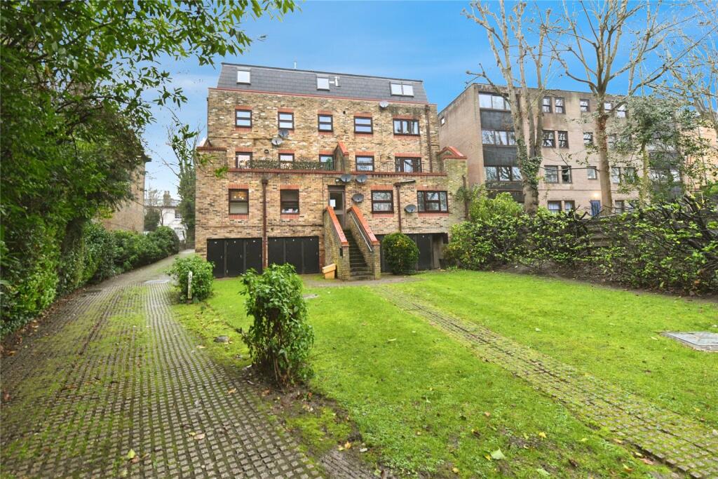 Main image of property: Queens Road, Brentwood, Essex, CM14