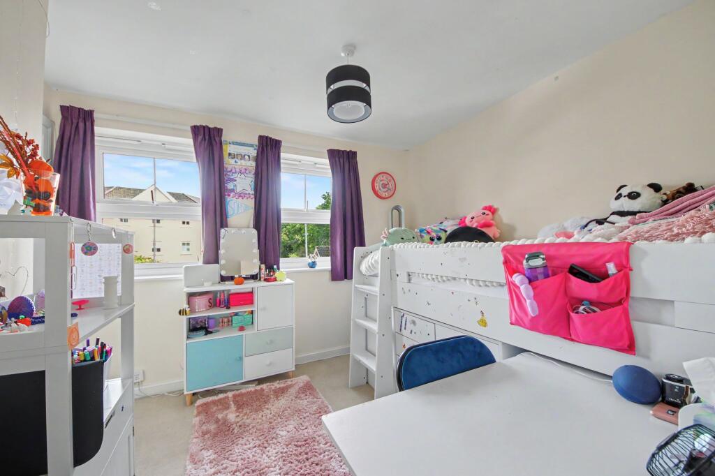 House in Eastleigh, Shamblehurst, Hedge End - More