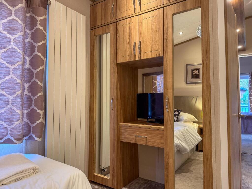 House in Hull - View 2