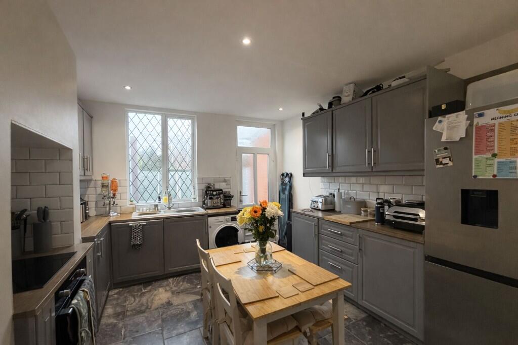 Junction Lane, Ossett, West Yorkshire, WF5 photo 3