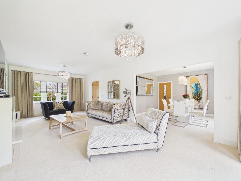 House in Glasgow, South Lanarkshire - More