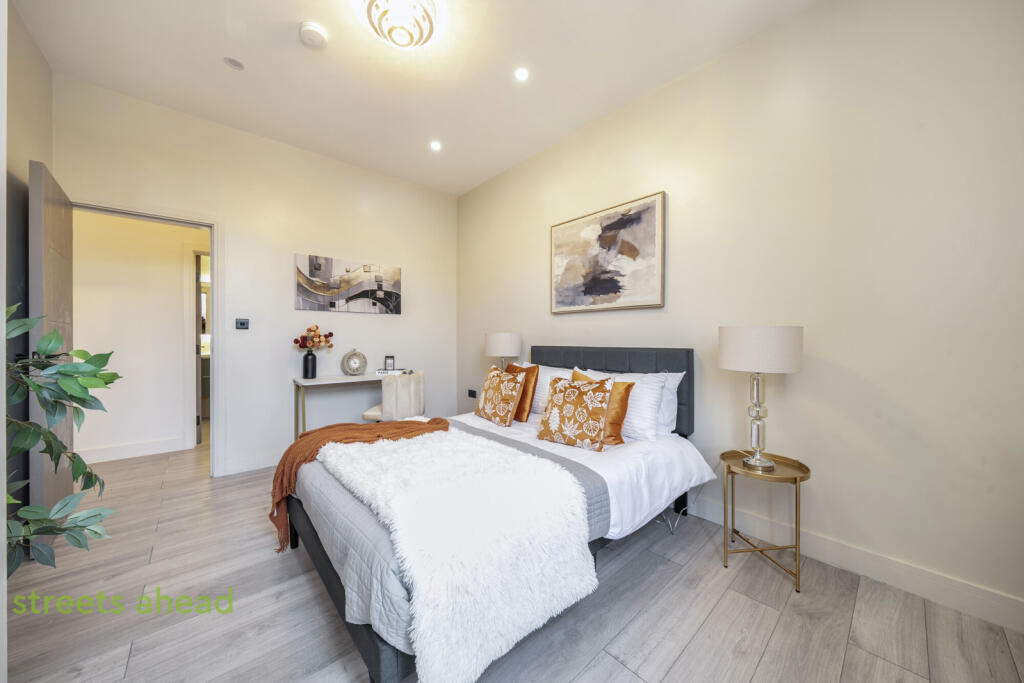 Apartment in Croydon - View 3