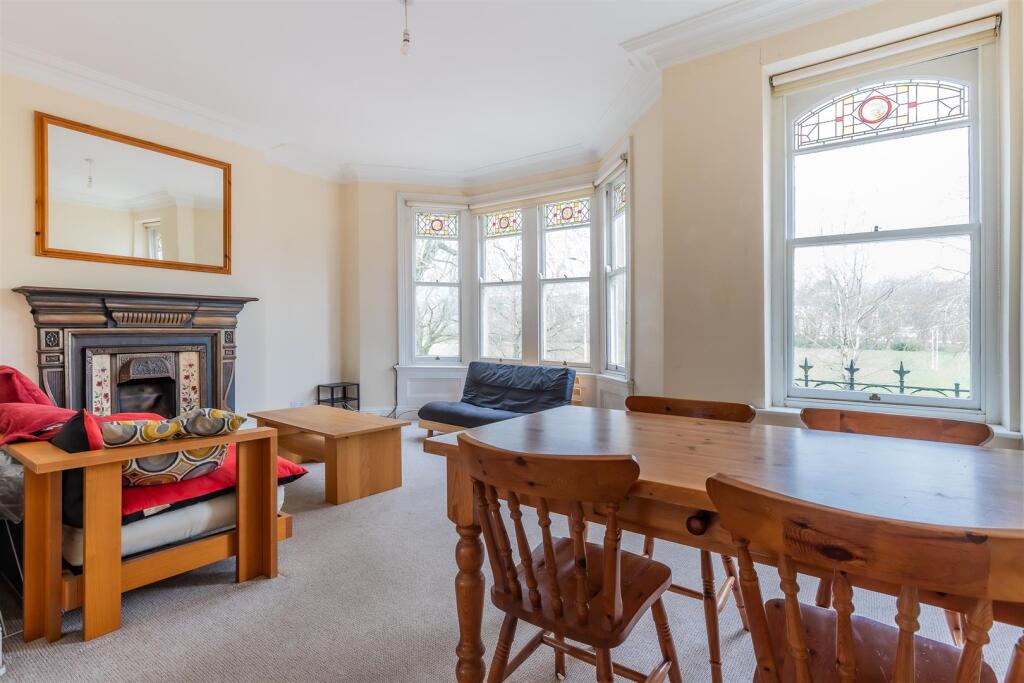 Ninian Rd, Roath, Cardiff – pohled 2