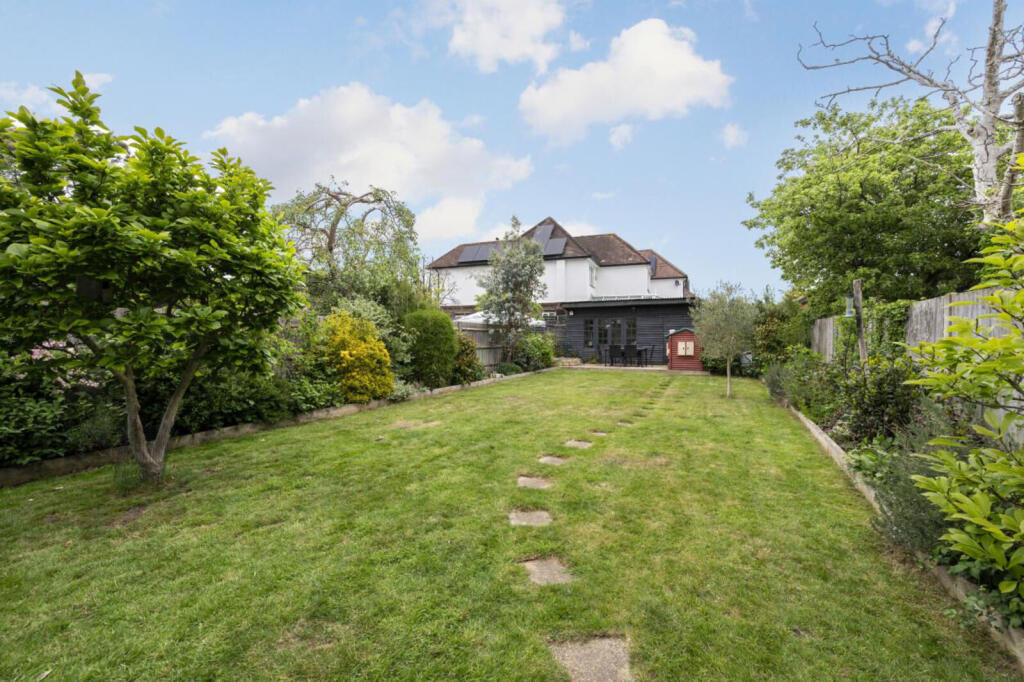House in London, Cottenham Park, Raynes Park - View 5