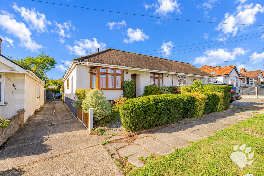 2-bed semi-detached on Elmtree Road, Vange, SS16, £375,000