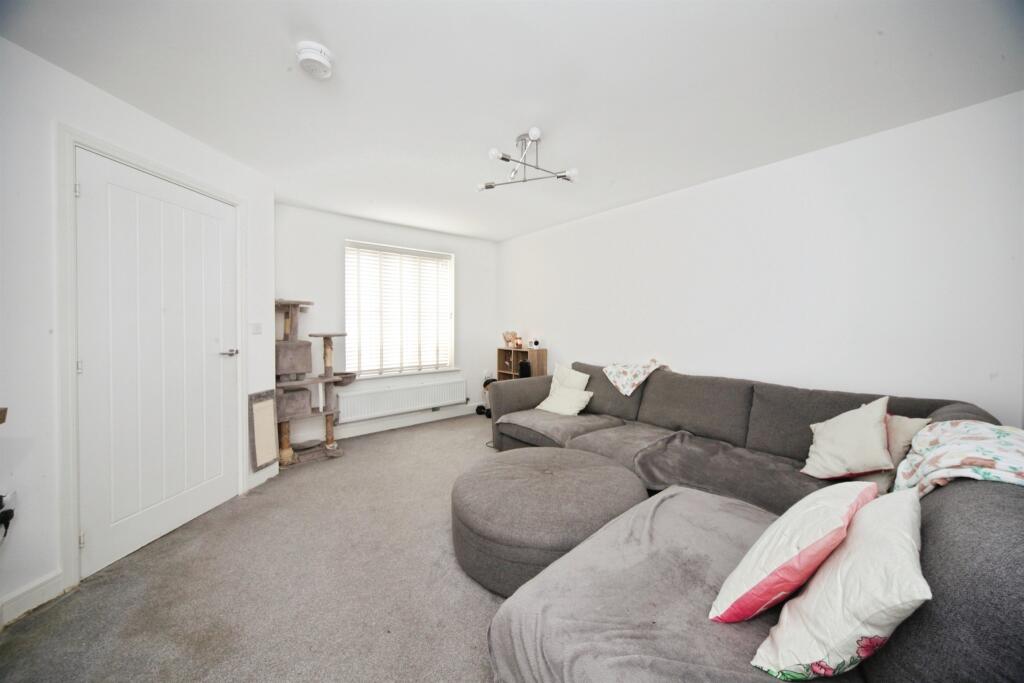 House in Houghton Regis, Central Bedfordshire - View 3