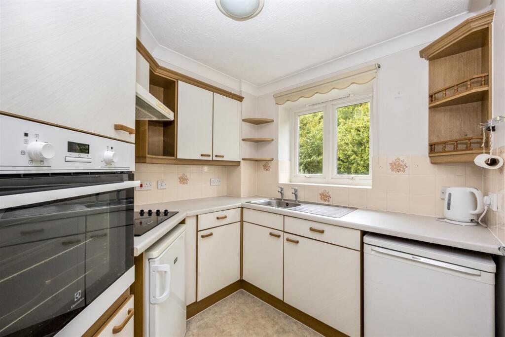 London Road, Patcham, Brighton photo 4