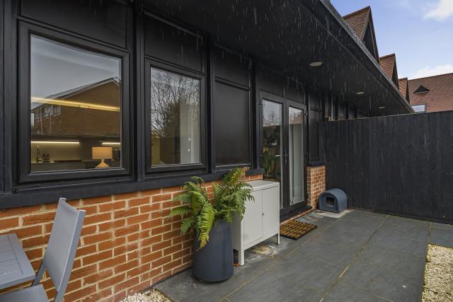 Old Grange Close, Calcot, Reading photo 4