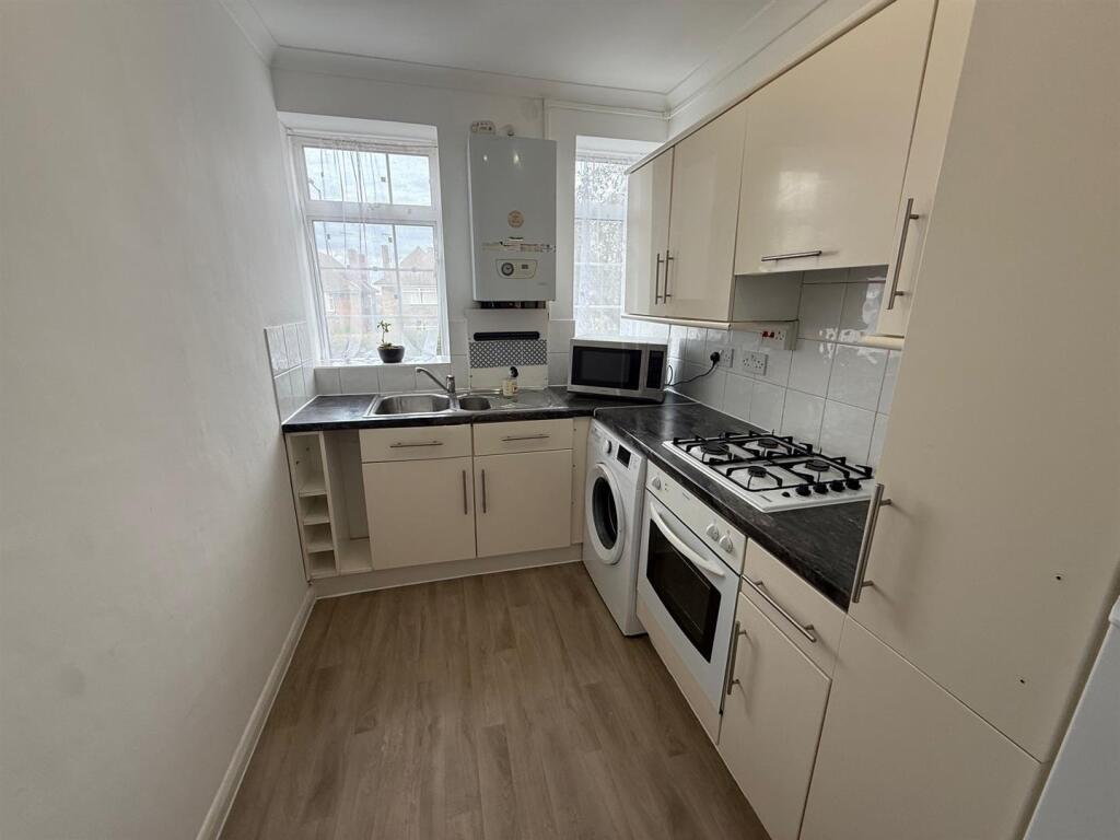 Apartment in Harrow - More