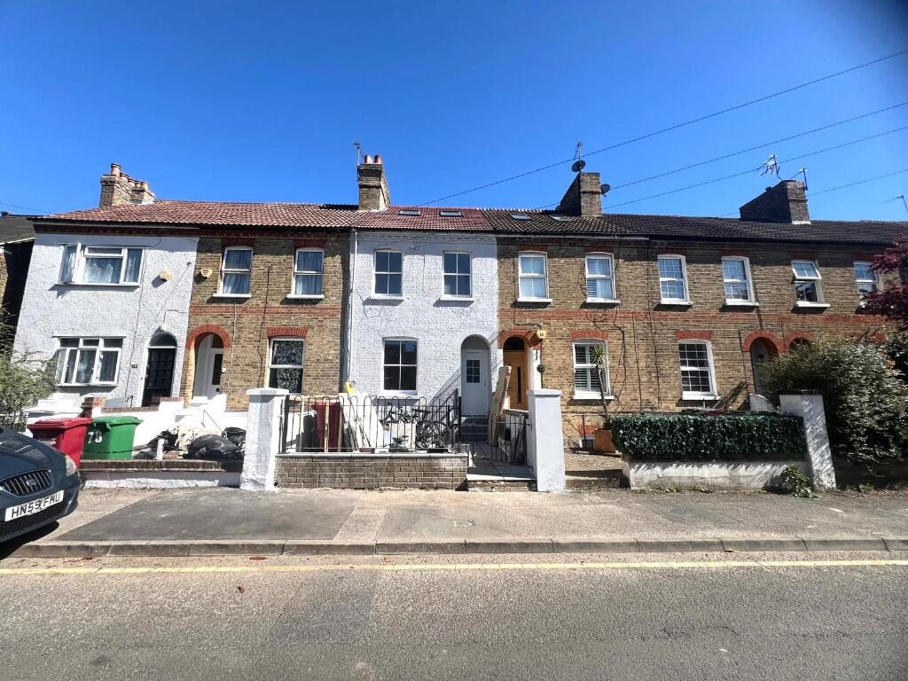 Main image of property: Hencroft Street South, Slough, Berkshire, SL1