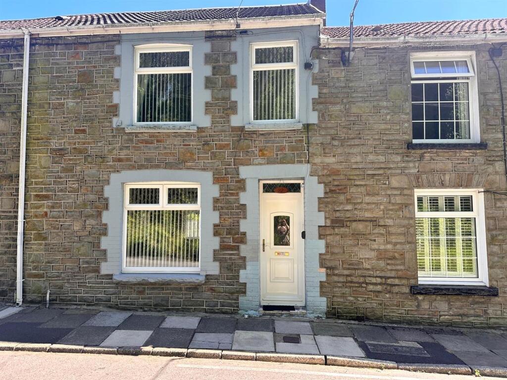 4-bed terraced on Fforchaman Road, Cwmaman, Aberdare, £129,995