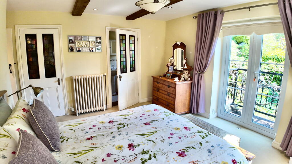 House in Newport - View 5