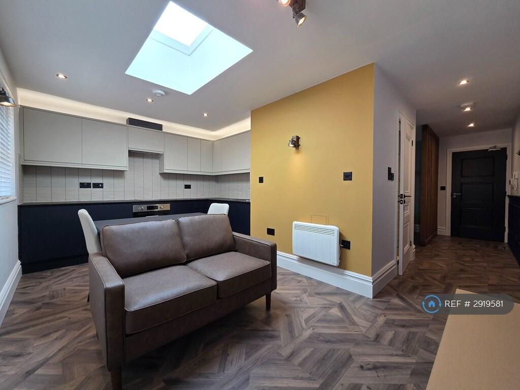 Main image of property: Mansfield Road, Nottingham, NG5
