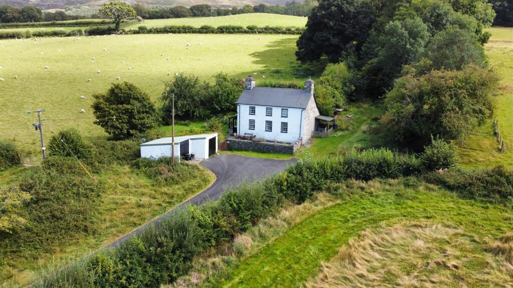 Main image of property: Tre'r Ddol