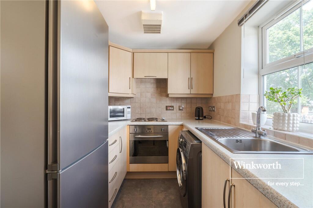 Apartment in Christchurch, Pokesdown, Bournemouth - View 3
