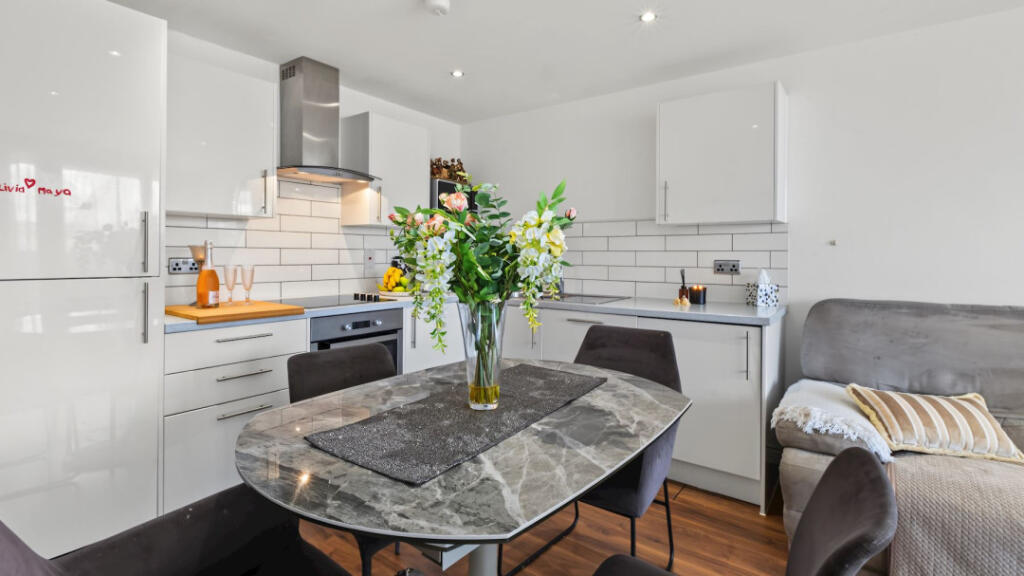 Apartment in Adur, West Sussex - View 4