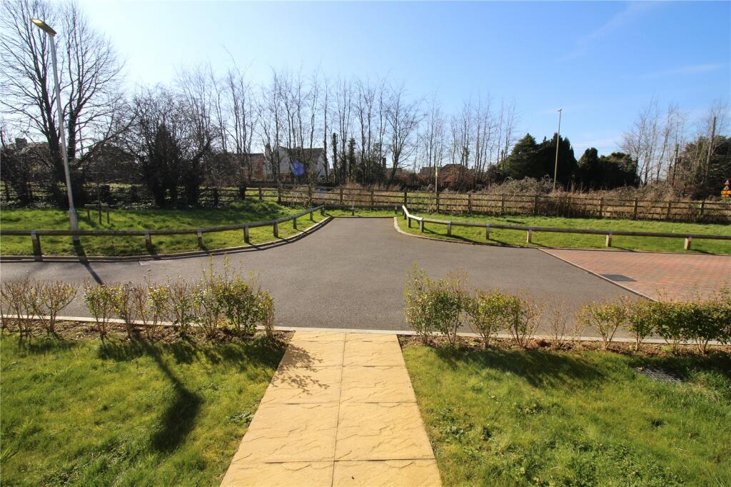 Fortuna Road, Blunsdon, Swindon, Wiltshire, SN26 photo 2