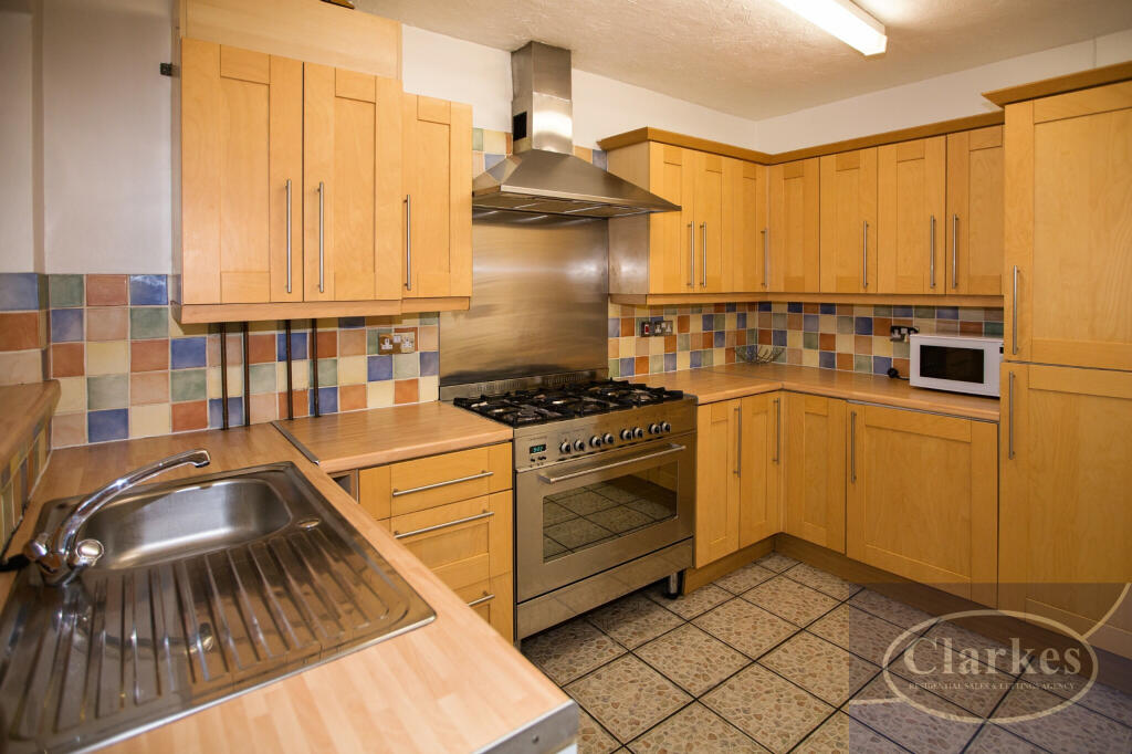 Astbury Avenue, Wallisdown photo 4