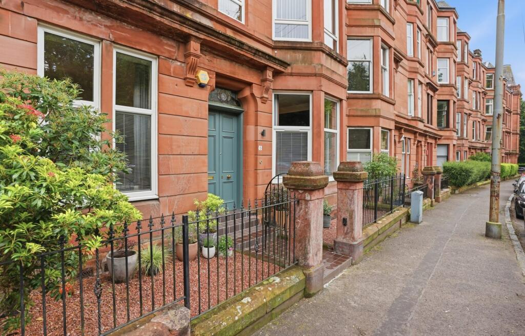Main image of property: 5 Queens Park Avenue, Queens Park, G42 8BX