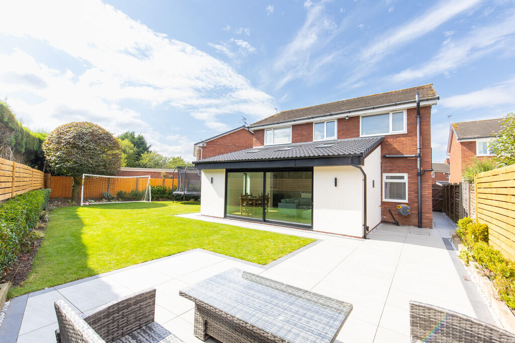 House in Preston - View 2