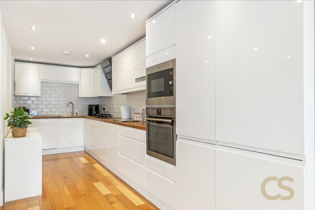 House in Broxbourne, Hertfordshire - View 4