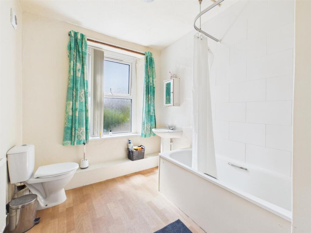 House in Lancaster, Primrose, Greaves - More