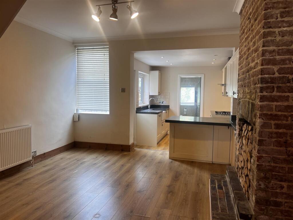 Main image of property: Harrow Road, Warlingham