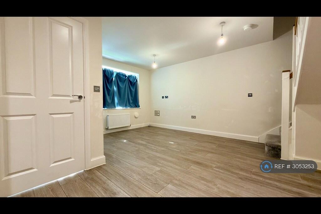 House in Mottram - View 5