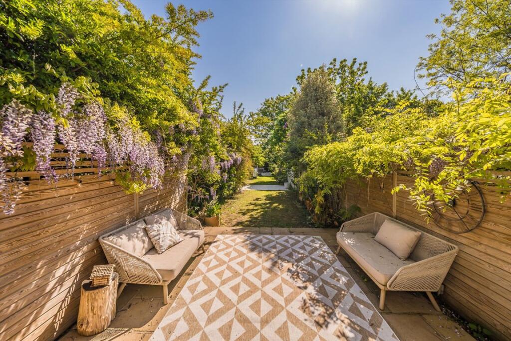House in London - View 2