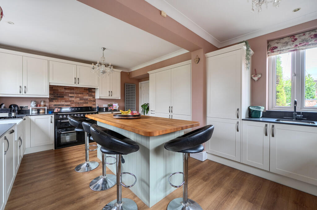 House in Three Mile Cross, Shinfield - View 5
