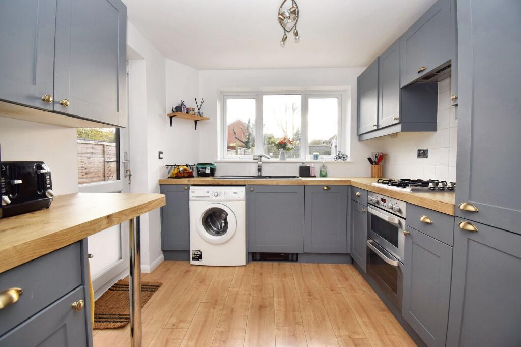 Donnington Drive, Valley Park, Chandler's Ford, SO53 3PL photo 2