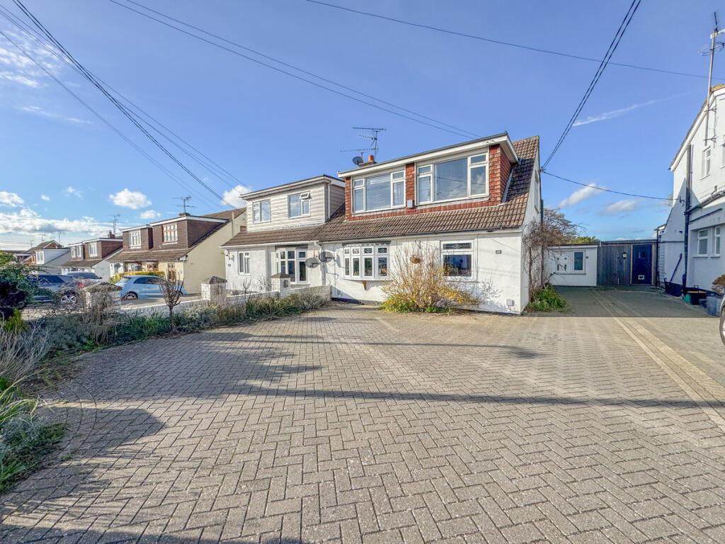 4-bed semi-detached on Lascelles Gardens, Rochford, SS4 3, £450,000
