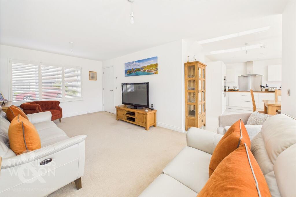 18, Sam Smith Way photo 2