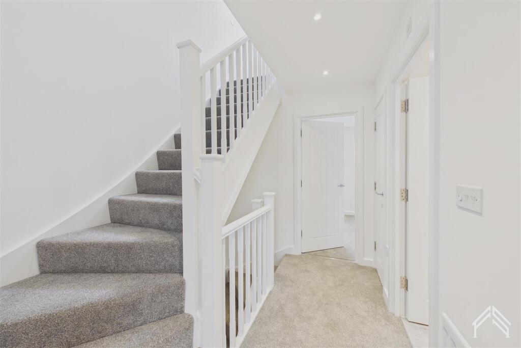 House in Harlow, Church Langley - More
