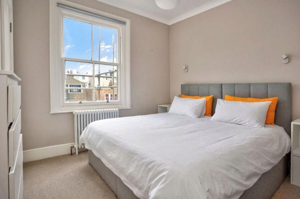Apartment in Brighton - View 4